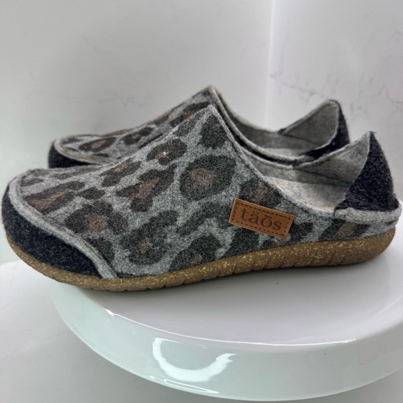 Taos Woolderness 2 Slip-On Shoes – Leopard Wool–Women’s 39 (US 8/8.5) – Like New - Picture 1 of 9